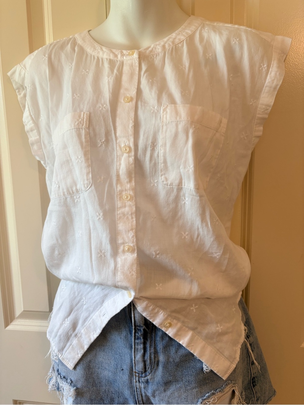 Loft, White Embroidered Cap-Sleeve Button-Front Top, size S - Picture 2 of 5